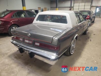Czwarte zdjęcie samochodu z boku: 1983 CHRYSLER NEW YORKER FIFTH AVENUE VIN:2C3BF66P0DR120895 - miniatura