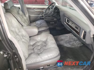 Piąte zdjęcie samochodu w środku: 1983 CHRYSLER NEW YORKER FIFTH AVENUE VIN:2C3BF66P0DR120895 - miniatura