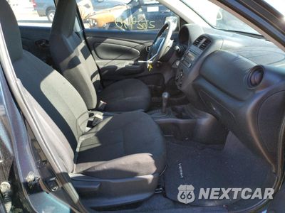 Piąte zdjęcie samochodu w środku: 2016 NISSAN VERSA S VIN:3N1CN7AP8GL903709 - miniatura