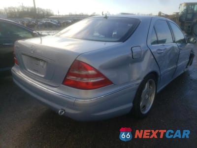 Czwarte zdjęcie samochodu z boku: 2001 MERCEDES-BENZ S 500 VIN:WDBNG75J11A196651 - miniatura