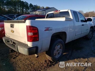 Czwarte zdjęcie samochodu z boku: 2010 CHEVROLET SILVERADO K1500 LT VIN:1GCSKSE37AZ119632 - miniatura