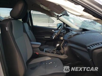 Piąte zdjęcie samochodu w środku: 2018 FORD ESCAPE SE VIN:1FMCU0GD6JUA81330 - miniatura