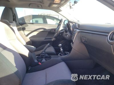 Piąte zdjęcie samochodu w środku: 2015 TOYOTA SCION TC VIN:JTKJF5C76F3095883 - miniatura