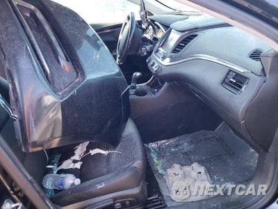 Piąte zdjęcie samochodu w środku: 2017 CHEVROLET IMPALA LT VIN:2G1105S33H9119079 - miniatura