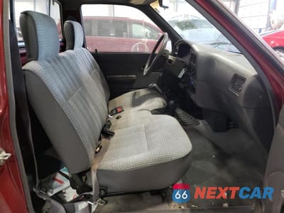 Piąte zdjęcie samochodu w środku: 1991 TOYOTA PICKUP 1/2 TON SHORT WHEELBASE DLX VIN:JT4VN01D1M0004668 - miniatura