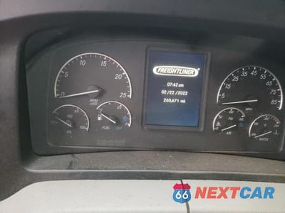 Zdjęcie 8 z 10 samochodu: 2018 FREIGHTLINER CASCADIA 126 VIN:3AKJHHDR9JSKB2022 - miniatura