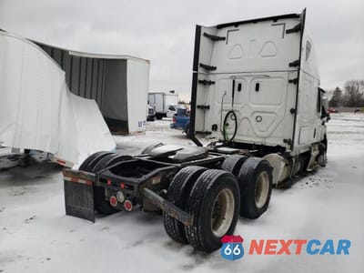 Czwarte zdjęcie samochodu z boku: 2018 FREIGHTLINER CASCADIA 126 VIN:3AKJHHDR9JSKB2022 - miniatura