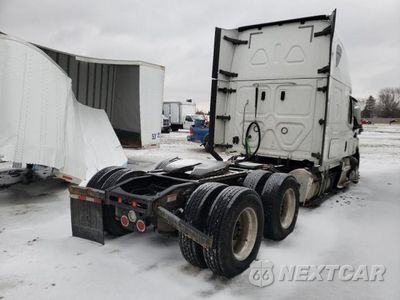 Czwarte zdjęcie samochodu z boku: 2018 FREIGHTLINER CASCADIA 126 VIN:3AKJHHDR9JSKB2022 - miniatura