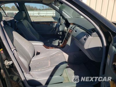 Piąte zdjęcie samochodu w środku: 2001 MERCEDES-BENZ E 320 VIN:WDBJF65J11B363712 - miniatura