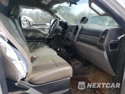 Piąte zdjęcie samochodu w środku: 2019 FORD F550 SUPER DUTY VIN:1FDUF5HT3KEF71480 - miniatura