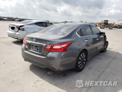 Czwarte zdjęcie samochodu z boku: 2017 NISSAN ALTIMA 2.5 VIN:1N4AL3AP7HC159249 - miniatura