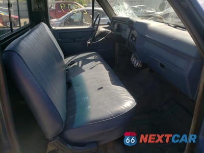 Piąte zdjęcie samochodu w środku: 1986 FORD F150 VIN:1FTCF15H7GNA87229 - miniatura