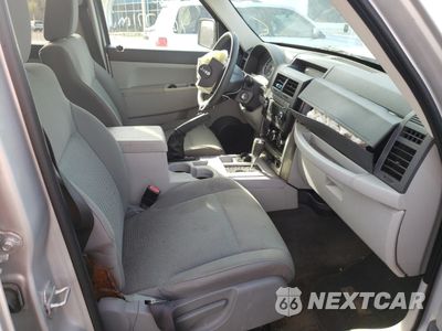 Piąte zdjęcie samochodu w środku: 2008 JEEP LIBERTY SPORT VIN:1J8GN28KX8W218255 - miniatura