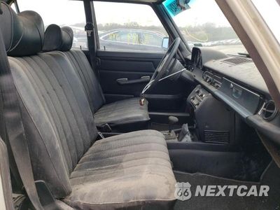 Piąte zdjęcie samochodu w środku: 1975 MERCEDES BENZ 200 SERIES VIN:11501712026386 - miniatura