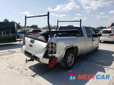Czwarte zdjęcie samochodu z boku: 2011 CHEVROLET SILVERADO K1500 LT VIN:1GCRKSE36BZ408078 - miniatura