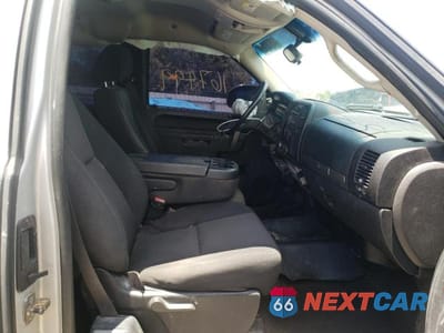 Piąte zdjęcie samochodu w środku: 2011 CHEVROLET SILVERADO K1500 LT VIN:1GCRKSE36BZ408078 - miniatura