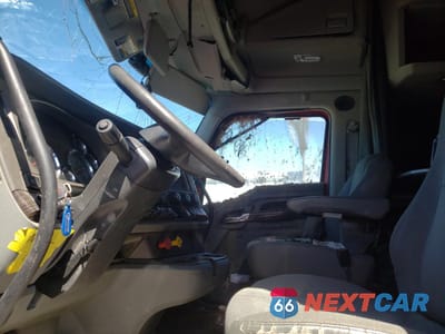 Piąte zdjęcie samochodu w środku: 2019 KENWORTH CONSTRUCTION T680 VIN:1XKYDP9X2KJ244766 - miniatura