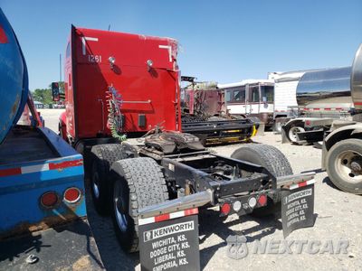 Trzecie zdjęcie samochodu z tyłu: 2019 KENWORTH CONSTRUCTION T680 VIN:1XKYDP9X2KJ244766 - miniatura