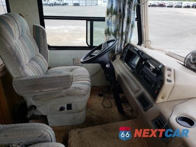 Piąte zdjęcie samochodu w środku: 1989 FORD ECONOLINE E350 MOTOR HOME CHASSIS VIN:1FCKE33G5KHB99006 - miniatura