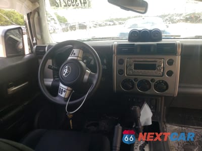 Zdjęcie 9 z 10 samochodu: 2011 TOYOTA FJ CRUISER VIN:JTEBU4BF1BK112301 - miniatura