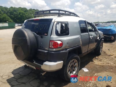 Czwarte zdjęcie samochodu z boku: 2011 TOYOTA FJ CRUISER VIN:JTEBU4BF1BK112301 - miniatura
