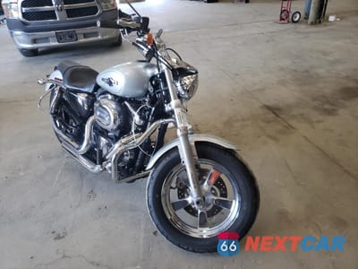 2012 HARLEY-DAVIDSON XL1200 C 1HD1CT318CC442866 - główne zdjęcie licytacji z USA - miniatura