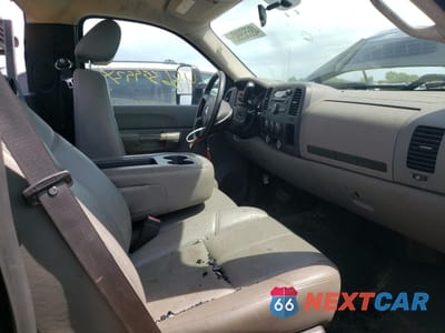 Piąte zdjęcie samochodu w środku: 2009 CHEVROLET SILVERADO C3500 VIN:1GBJC74K19E144709 - miniatura
