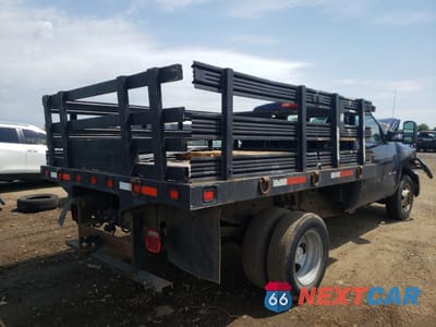 Czwarte zdjęcie samochodu z boku: 2009 CHEVROLET SILVERADO C3500 VIN:1GBJC74K19E144709 - miniatura