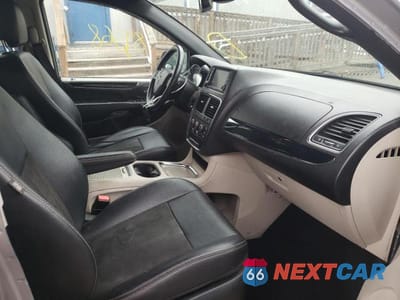 Piąte zdjęcie samochodu w środku: 2019 DODGE GRAND CARAVAN SXT VIN:2C4RDGCG9KR579902 - miniatura