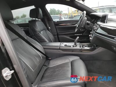 Piąte zdjęcie samochodu w środku: 2019 BMW 740 XI VIN:WBA7E4C59KGV70584 - miniatura