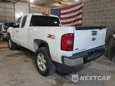 Trzecie zdjęcie samochodu z tyłu: 2010 CHEVROLET SILVERADO K1500 LT VIN:1GCSKSE30AZ125840 - miniatura