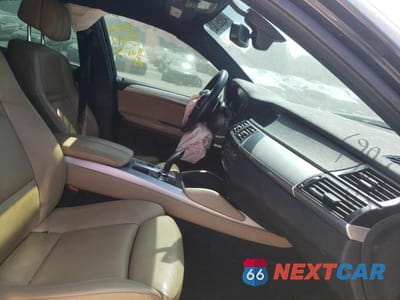 Piąte zdjęcie samochodu w środku: 2014 BMW X6 M VIN:5YMGZ0C5XE0J99861 - miniatura