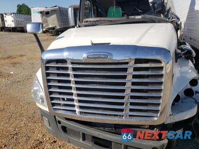 Zdjęcie 7 z 10 samochodu: 2013 FREIGLINER CASCADIA 125 VIN:1FUJGLDR5DLBW8808 - miniatura