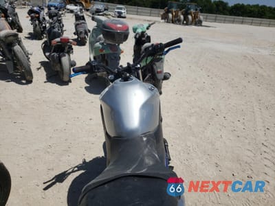 Piąte zdjęcie samochodu w środku: 2020 SUZUKI SV650 VIN:JS1VP55A9L7100426 - miniatura