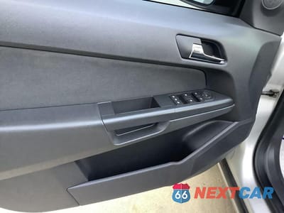 Zdjęcie 41 z 53 samochodu: 2008 SATURN ASTRA XE VIN:W08AR671785091433 - miniatura