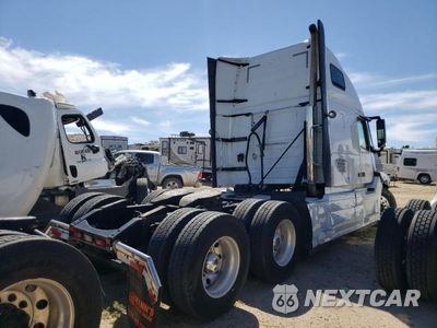 Czwarte zdjęcie samochodu z boku: 2017 VOLVO VN VNL VIN:4V4NC9EH4HN984367 - miniatura