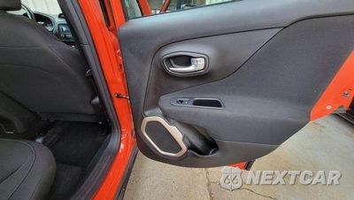 Zdjęcie 16 z 22 samochodu: 2017 JEEP RENEGADE SPORT VIN:ZACCJBAH3HPG14475 - miniatura