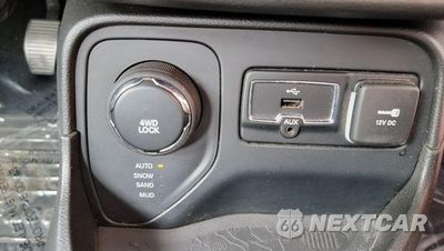 Zdjęcie 20 z 22 samochodu: 2017 JEEP RENEGADE SPORT VIN:ZACCJBAH3HPG14475 - miniatura