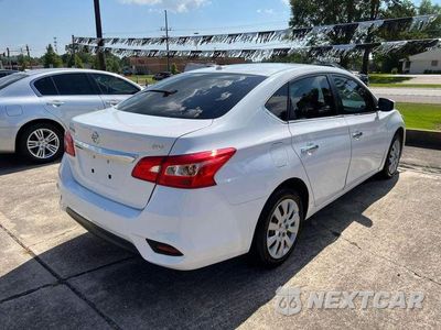 Czwarte zdjęcie samochodu z boku: 2017 NISSAN SENTRA S VIN:3N1AB7AP6HL674917 - miniatura