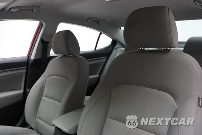 Trzecie zdjęcie samochodu z tyłu: 2018 HYUNDAI ELANTRA SEL VIN:5NPD84LF2JH234551 - miniatura