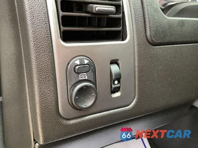 Zdjęcie 45 z 54 samochodu: 2006 PONTIAC TORRENT VIN:2CKDL63F266072970 - miniatura