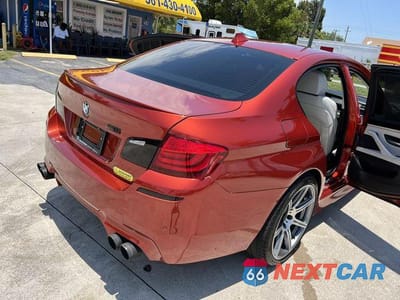 Zdjęcie 6 z 16 samochodu: 2013 BMW M5 VIN:WBSFV9C57DC773911 - miniatura