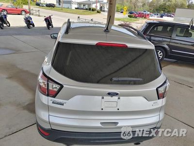 Czwarte zdjęcie samochodu z boku: 2018 FORD ESCAPE SE VIN:1FMCU0GD5JUA84784 - miniatura