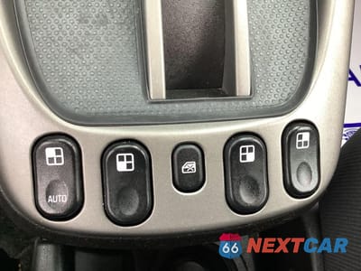 Zdjęcie 47 z 54 samochodu: 2006 PONTIAC TORRENT VIN:2CKDL63F266072970 - miniatura