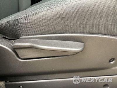 Zdjęcie 30 z 54 samochodu: 2006 PONTIAC TORRENT VIN:2CKDL63F266072970 - miniatura