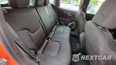 Zdjęcie 17 z 22 samochodu: 2017 JEEP RENEGADE SPORT VIN:ZACCJBAH3HPG14475 - miniatura