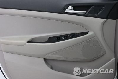Zdjęcie 21 z 50 samochodu: 2019 HYUNDAI TUCSON SE VIN:KM8J23A44KU850920 - miniatura