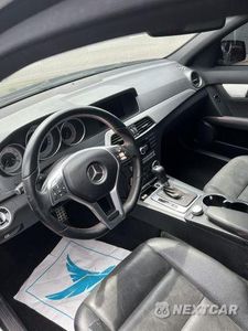 Piąte zdjęcie samochodu w środku: 2013 MERCEDES-BENZ C 250 VIN:WDDGF4HB9DR248698 - miniatura