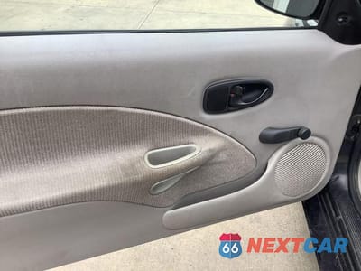 Zdjęcie 21 z 24 samochodu: 1999 SATURN SC1 VIN:1G8ZP1283XZ324457 - miniatura