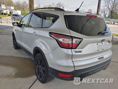 Trzecie zdjęcie samochodu z tyłu: 2018 FORD ESCAPE SE VIN:1FMCU0GD5JUA84784 - miniatura